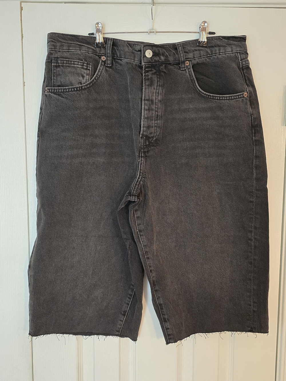 NWOT We The Free Jam Session Relaxed Capri Black Denim Shorts 32 w/Raw hem